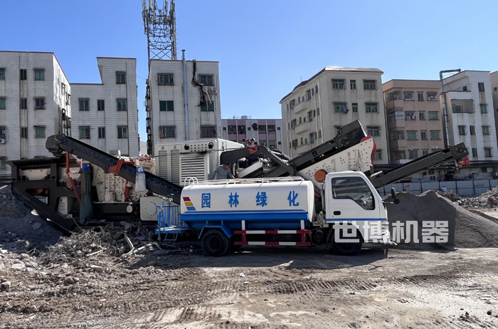 履帶式破碎站工作現場 履帶式破碎站工作現場