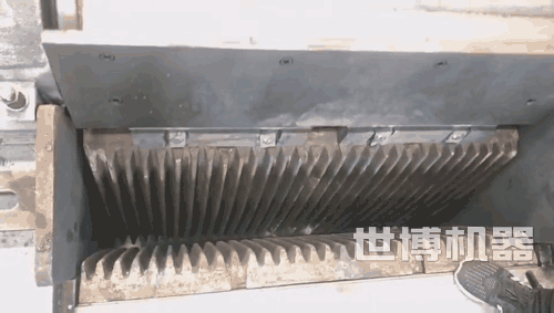 老虎口破碎機(jī)進(jìn)料口演示圖 老虎口破碎機(jī)進(jìn)料口演示圖