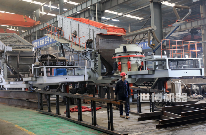 輪胎式移動破碎站搭載多缸液壓圓錐破碎機 輪胎式移動破碎站搭載多缸液壓圓錐破碎機