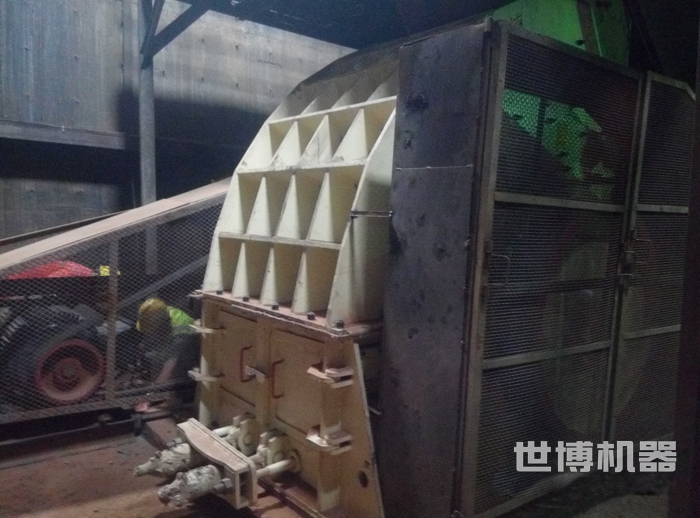 PCZ1512重錘破安裝現場 PCZ1512重錘破安裝現場