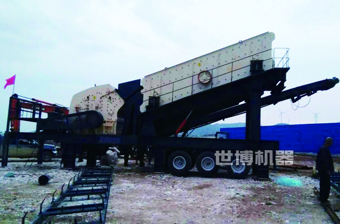 移動(dòng)二合一反擊破篩分站安裝現(xiàn)場 移動(dòng)二合一反擊破篩分站安裝現(xiàn)場
