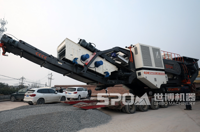 履帶式破碎站客戶卸車現場