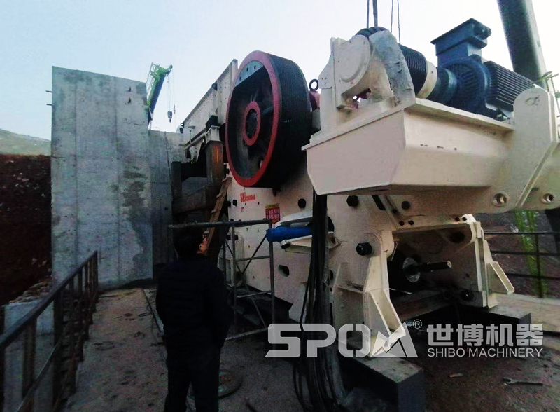 JC210大型顎式破碎機安裝現場 JC210大型顎式破碎機安裝現場