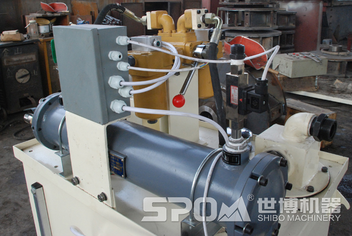 9526制砂機采用稀油潤滑站 9526制砂機采用稀油潤滑站