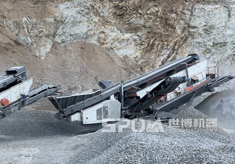 履帶式篩分站工作現場 履帶式篩分站工作現場