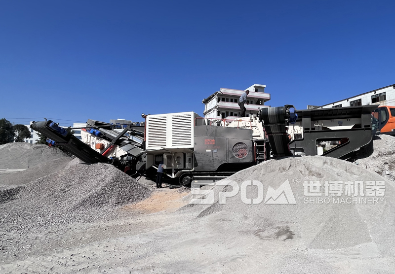 建筑垃圾加工處理現場(世博履帶式反擊破) 建筑垃圾加工處理現場(世博履帶式反擊破)