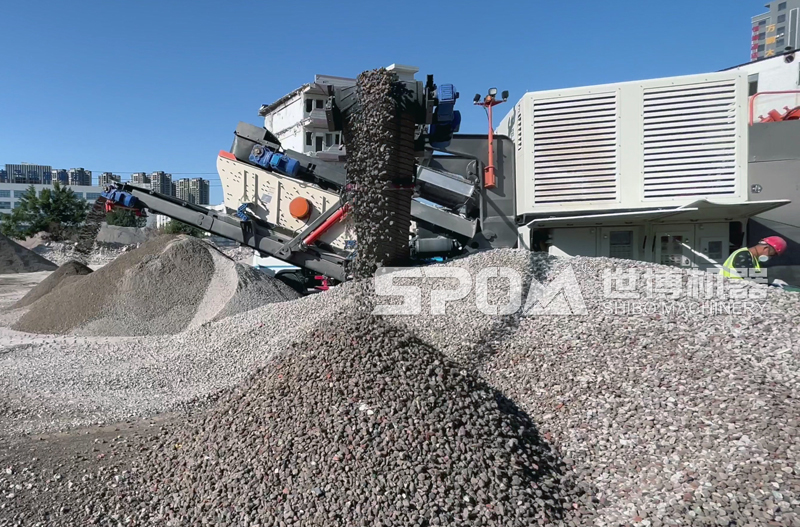 履帶式大口反擊破建筑垃圾破碎現場 履帶式大口反擊破建筑垃圾破碎現場