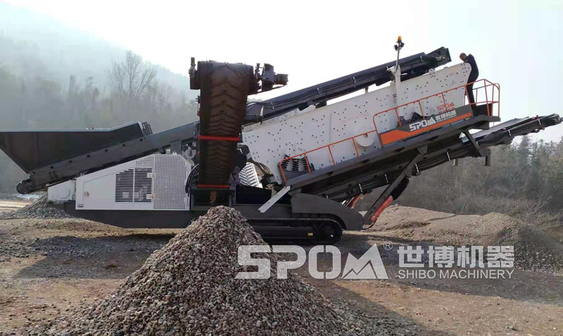 履帶式篩分站工作現場 履帶式篩分站工作現場