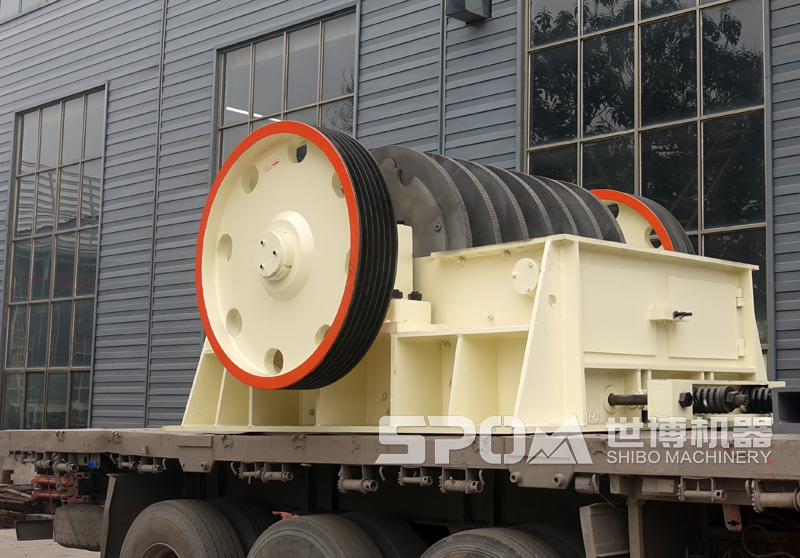 時(shí)產(chǎn)三百噸破碎機(jī)發(fā)貨現(xiàn)場(chǎng) 時(shí)產(chǎn)三百噸破碎機(jī)發(fā)貨現(xiàn)場(chǎng)