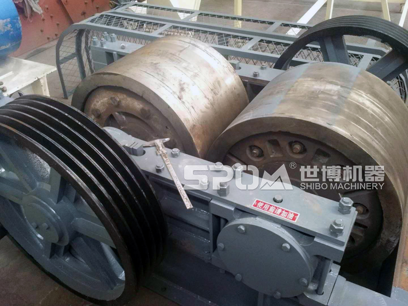 大型對輥式破碎機(對輥制砂機)結構 大型對輥式破碎機(對輥制砂機)結構