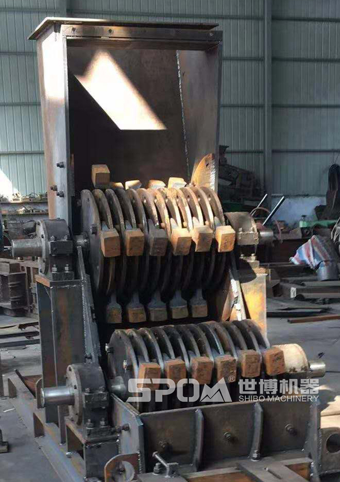 雙轉子甩錘式破碎機內部結構 雙轉子甩錘式破碎機內部結構