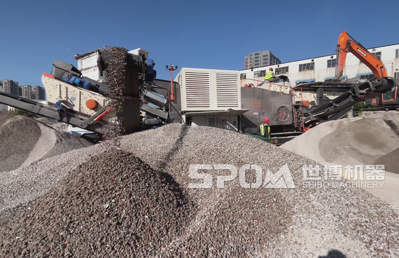 履帶式破碎站工作現場 履帶式破碎站工作現場