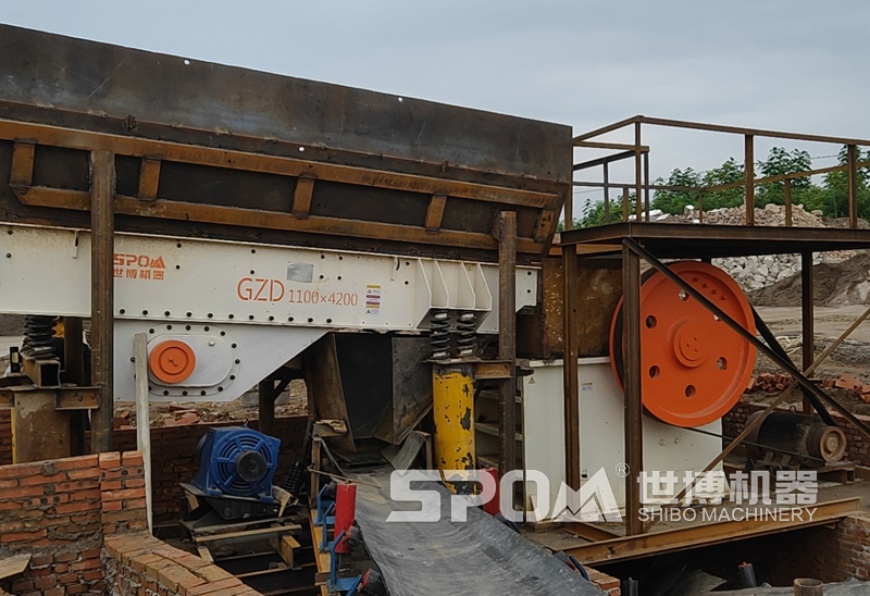 一級破碎顎式破碎機 一級破碎顎式破碎機