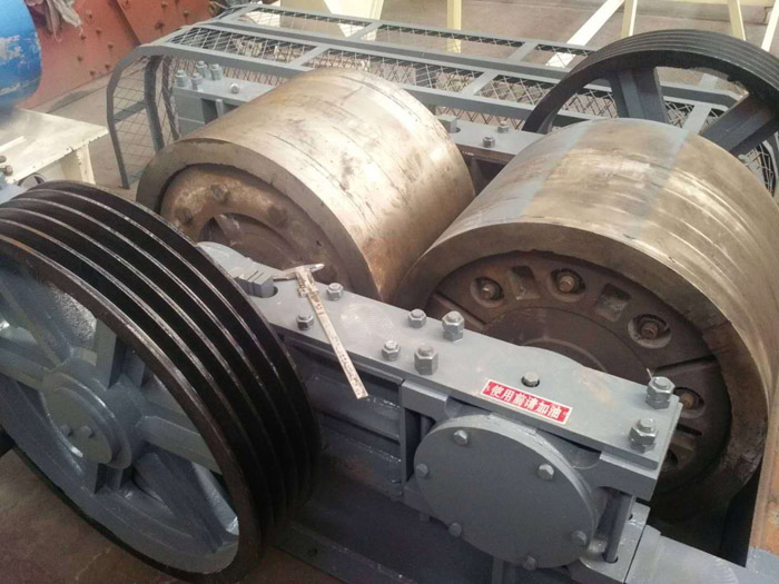 大型對輥破組裝現場 大型對輥破組裝現場